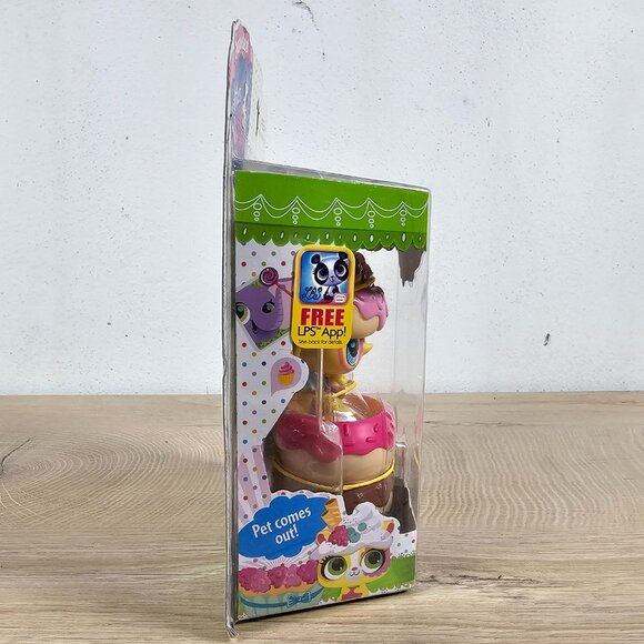 Hasbro Littlest Pet Shop #3132 Bee Hide and Sweet Yellow Cupcake NEW LPS 2012 - Picture 4 of 7